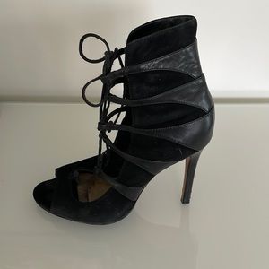 Black Schultz pumps